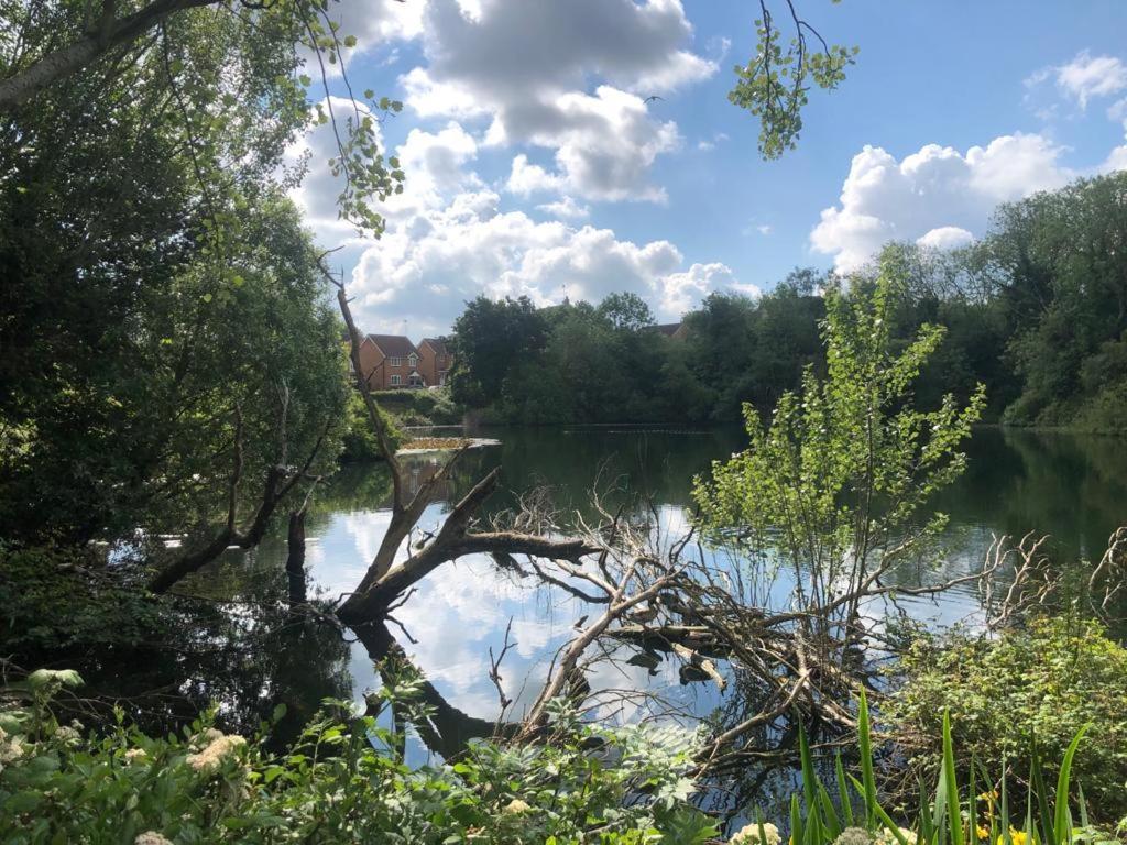 Dease Manor Apartment Higham Ferrers Bagian luar foto