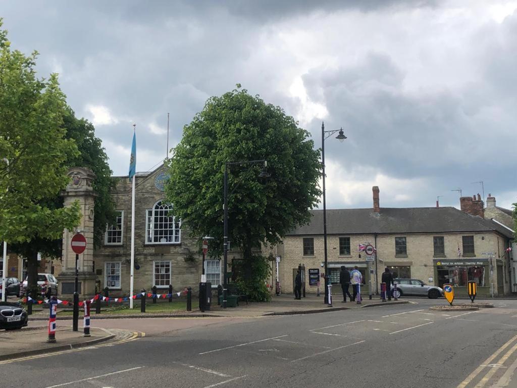 Dease Manor Apartment Higham Ferrers Bagian luar foto
