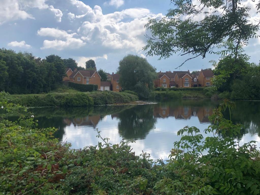 Dease Manor Apartment Higham Ferrers Bagian luar foto