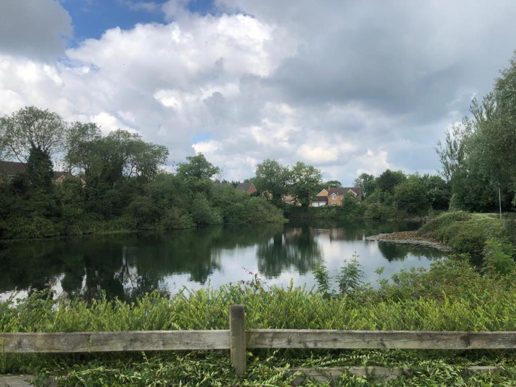 Dease Manor Apartment Higham Ferrers Bagian luar foto