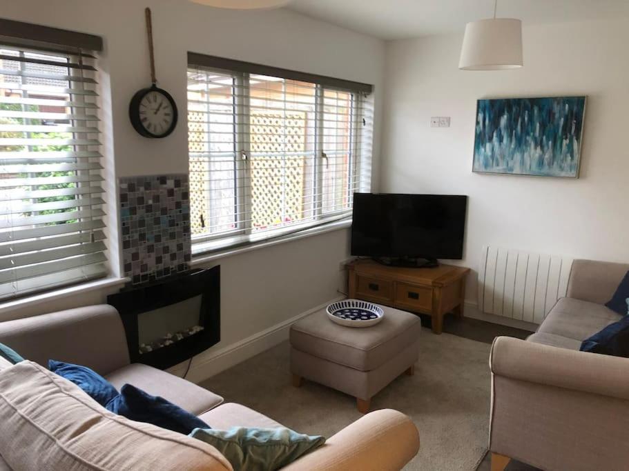 Dease Manor Apartment Higham Ferrers Bagian luar foto