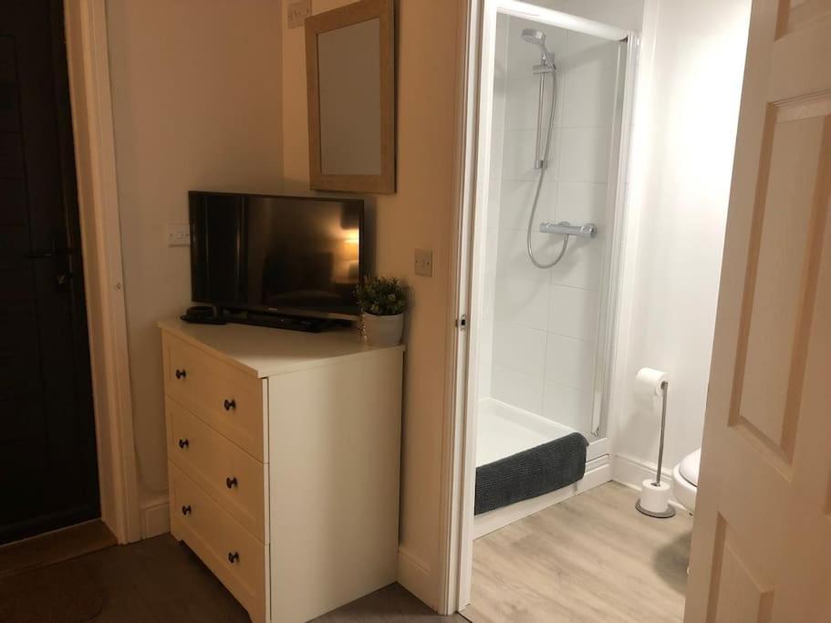 Dease Manor Apartment Higham Ferrers Bagian luar foto
