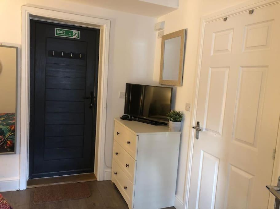 Dease Manor Apartment Higham Ferrers Bagian luar foto
